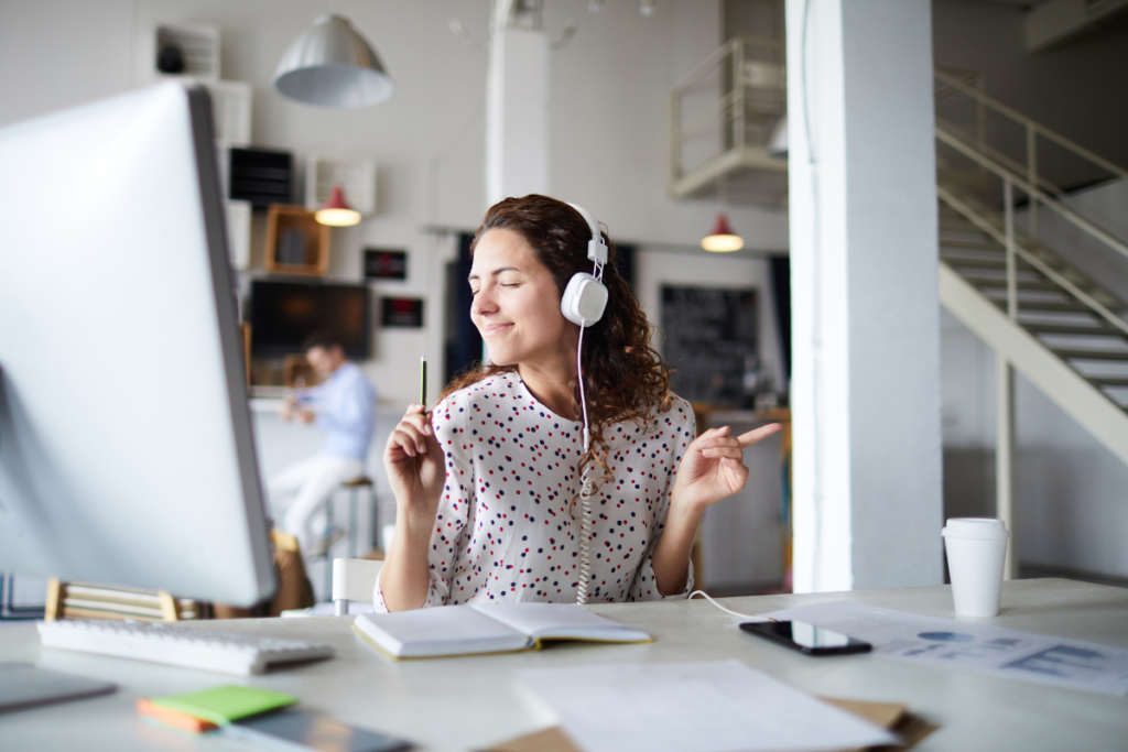 DIE VORTEILE VON MUSIK AM ARBEITSPLATZ